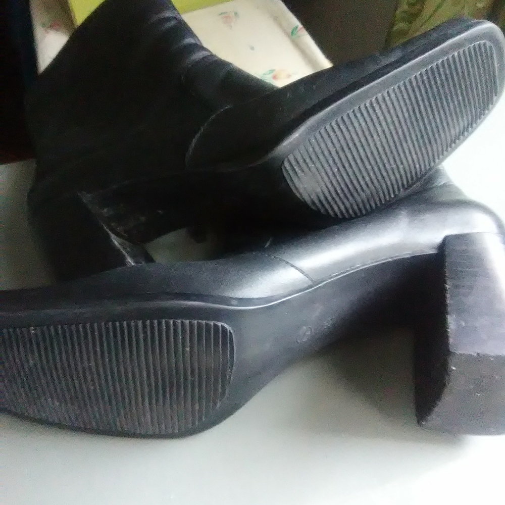 Boots - Picture 4 of 4